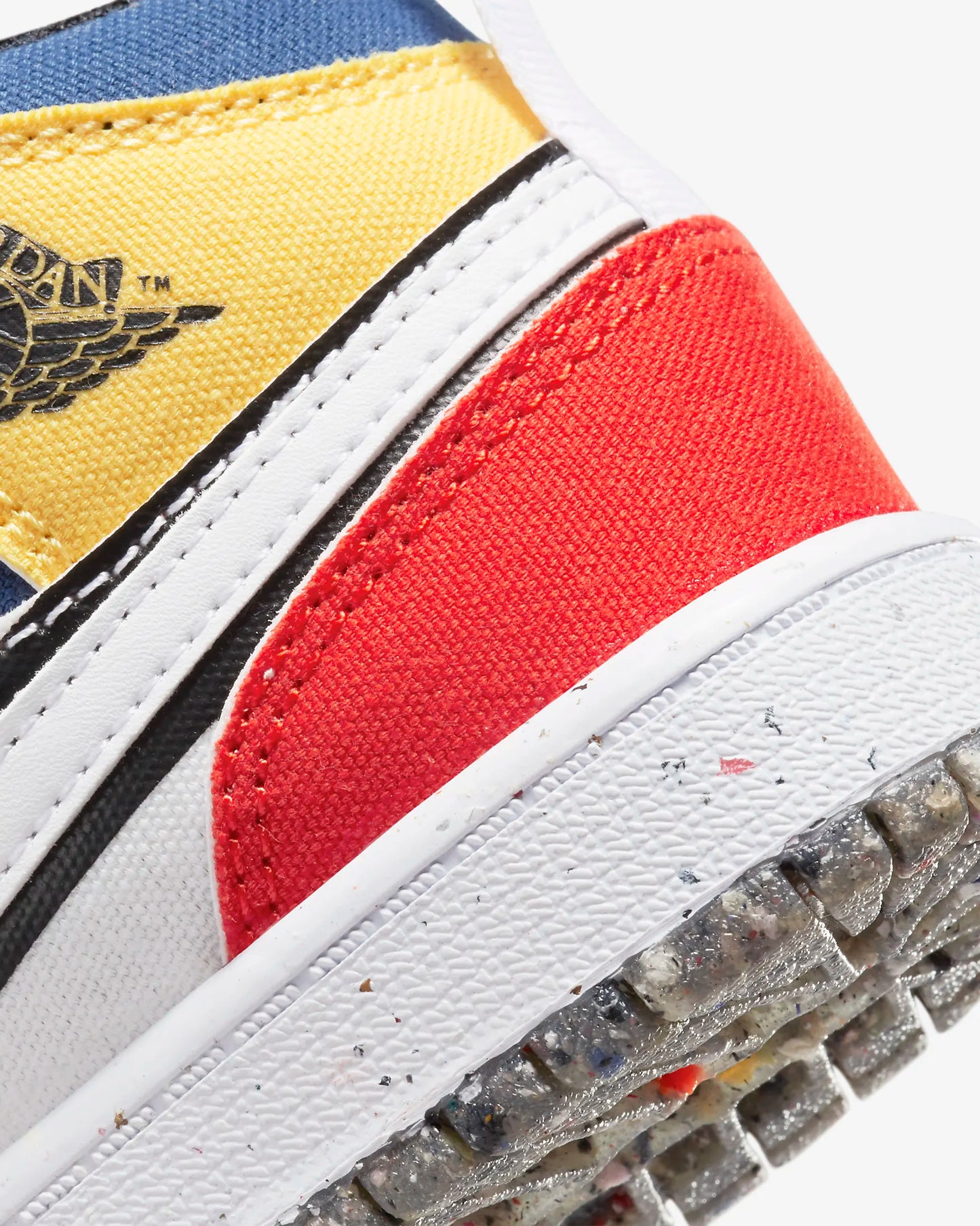Jordan 1 Mid SE Estilo: DV1318-100 Preescolar
