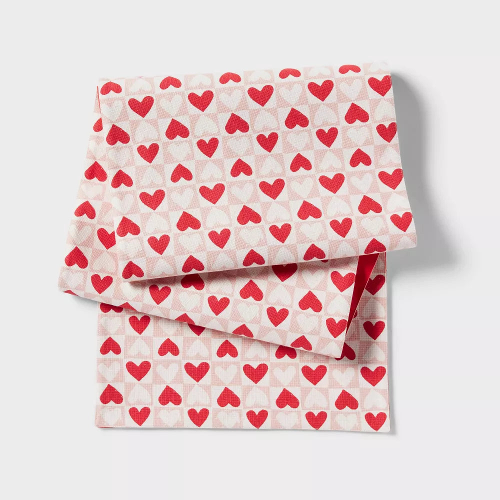 Camino de mesa con corazones y tablero de ajedrez del Día de San Valentín - Threshold™