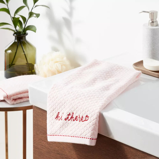 Paquete de 2 toallas de mano bordadas de San Valentín - Threshold™