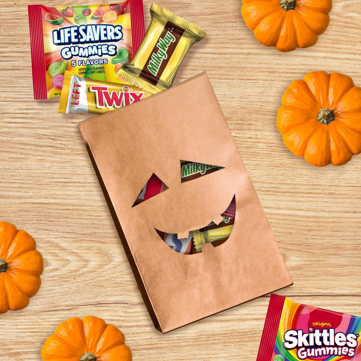 Paquete variado de dulces de Halloween: Snickers, Skittles, gomitas y más - Bolsa a granel de 155 unidades